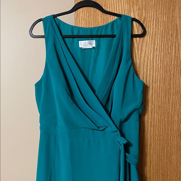 Elegant Sleeveless Wrap Dress - Picture 2 of 12
